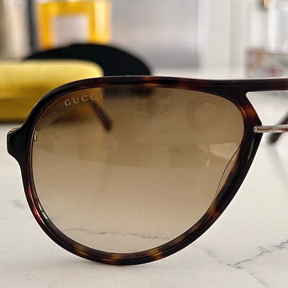 Authentic Gucci Sunglasses.  🕶️😎 tortoiseshell, funky and chic!